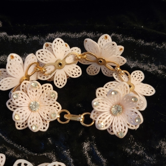 Vintage Plastic Filigree Flower with Rhinestones Necklace and Bracelet S… - Picture 6 of 7